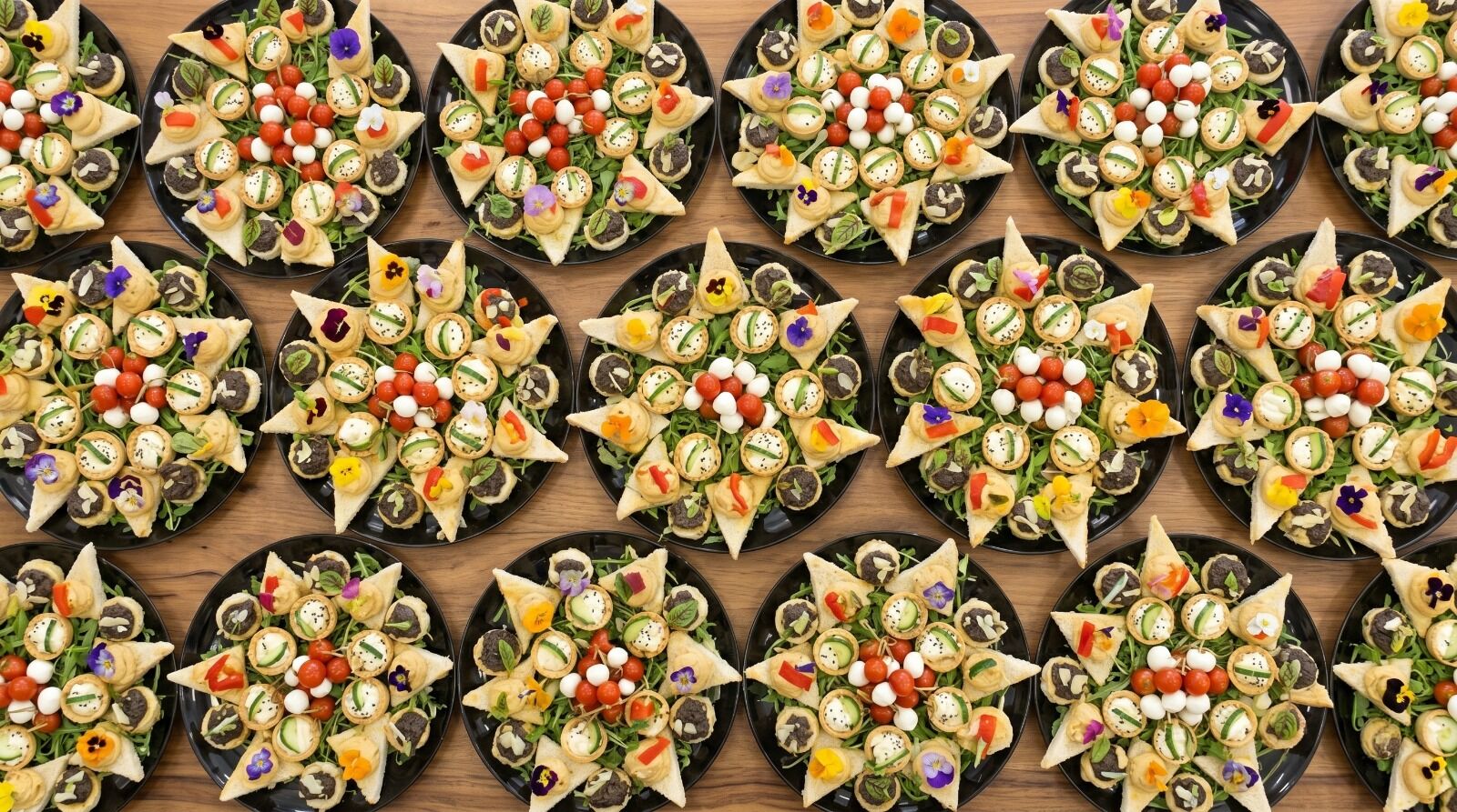 Catering pentru evenimente — platouri cu aperitive Oala cu Bunătăți